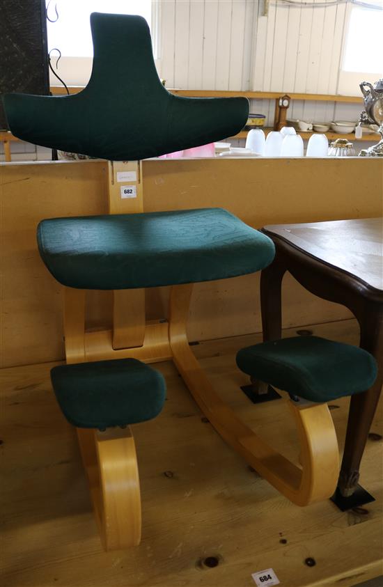 Back in motion desk chair(-)